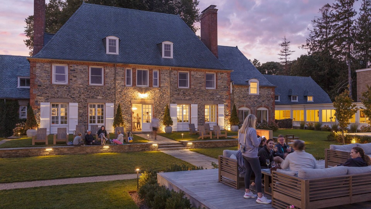 South Kingstown Hotel | Shepherd's Run