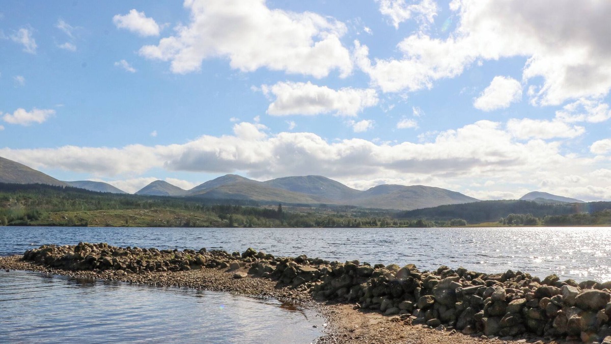 Invergarry Cottage | SHEPHERD’S COTTAGE, pet friendly, with open fire in Fort Augustus
