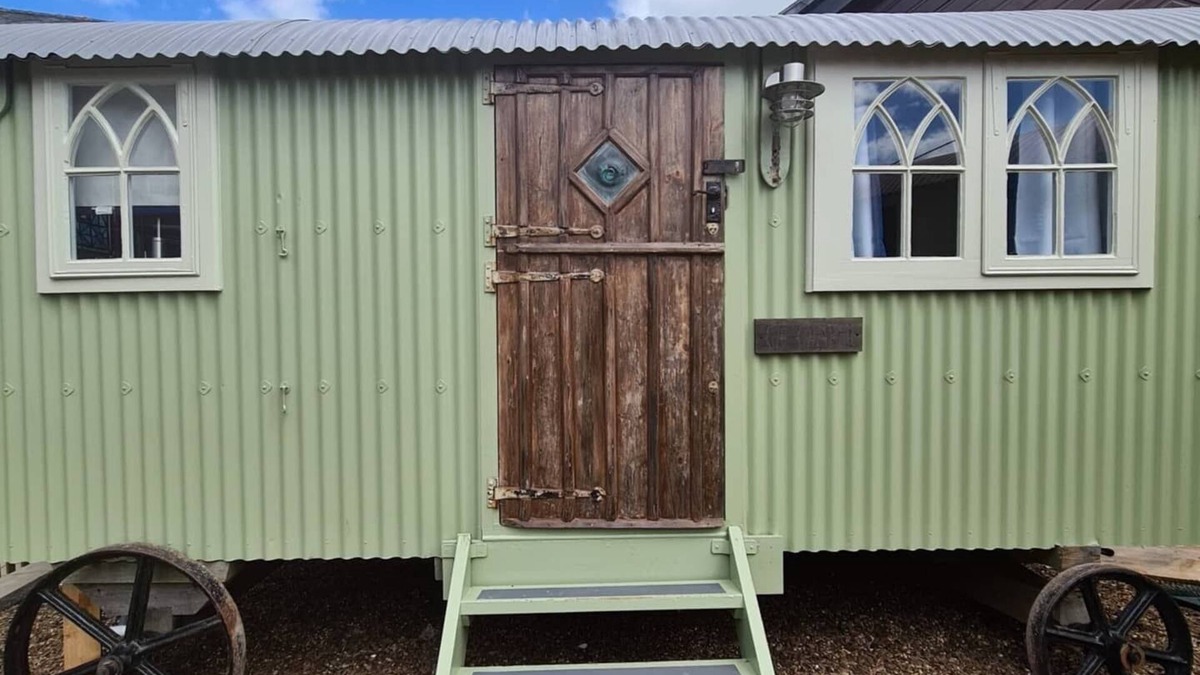 Durrington Apartment | Shepherds Hut - Double - Ensuite