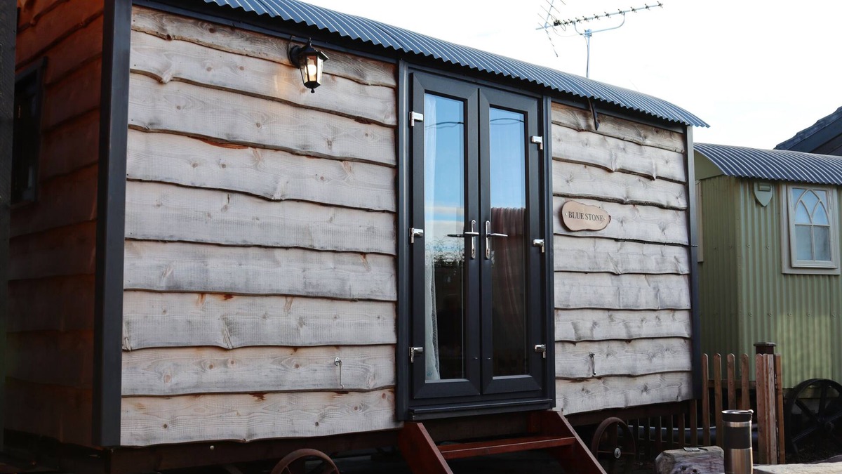 Durrington Apartment | Shepherds Hut - Family - Ensuite