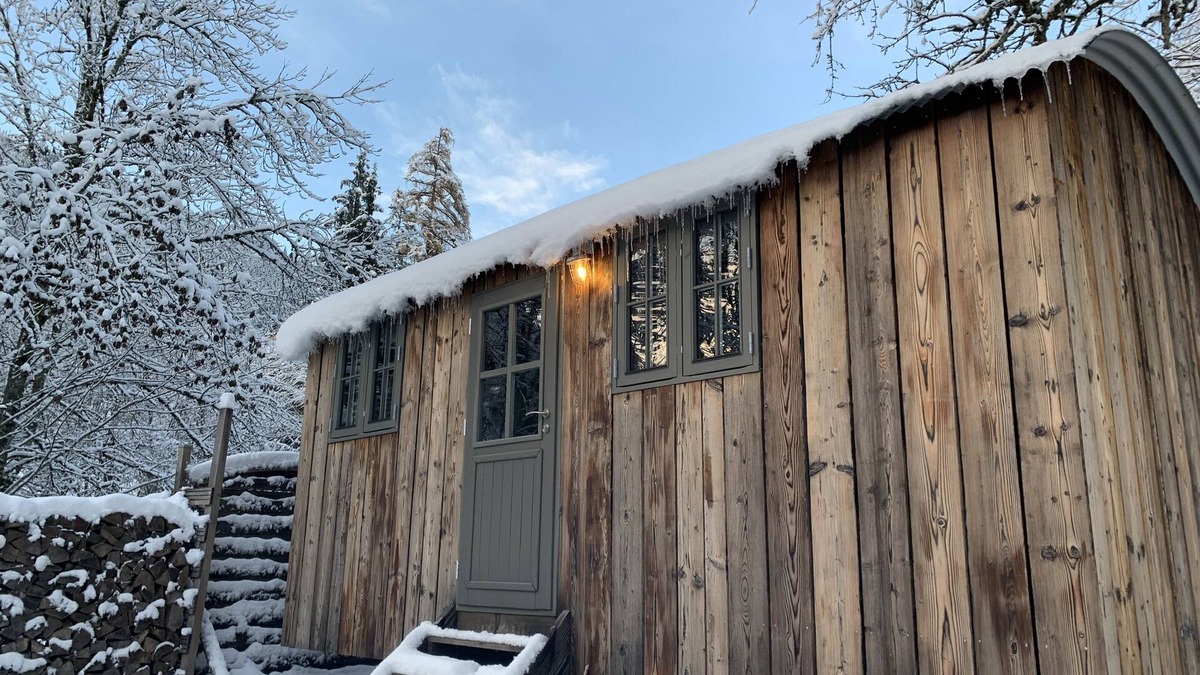 Seytroux Cabin | Shepherd’s Hut - Ideal for Couples - Near Morzine