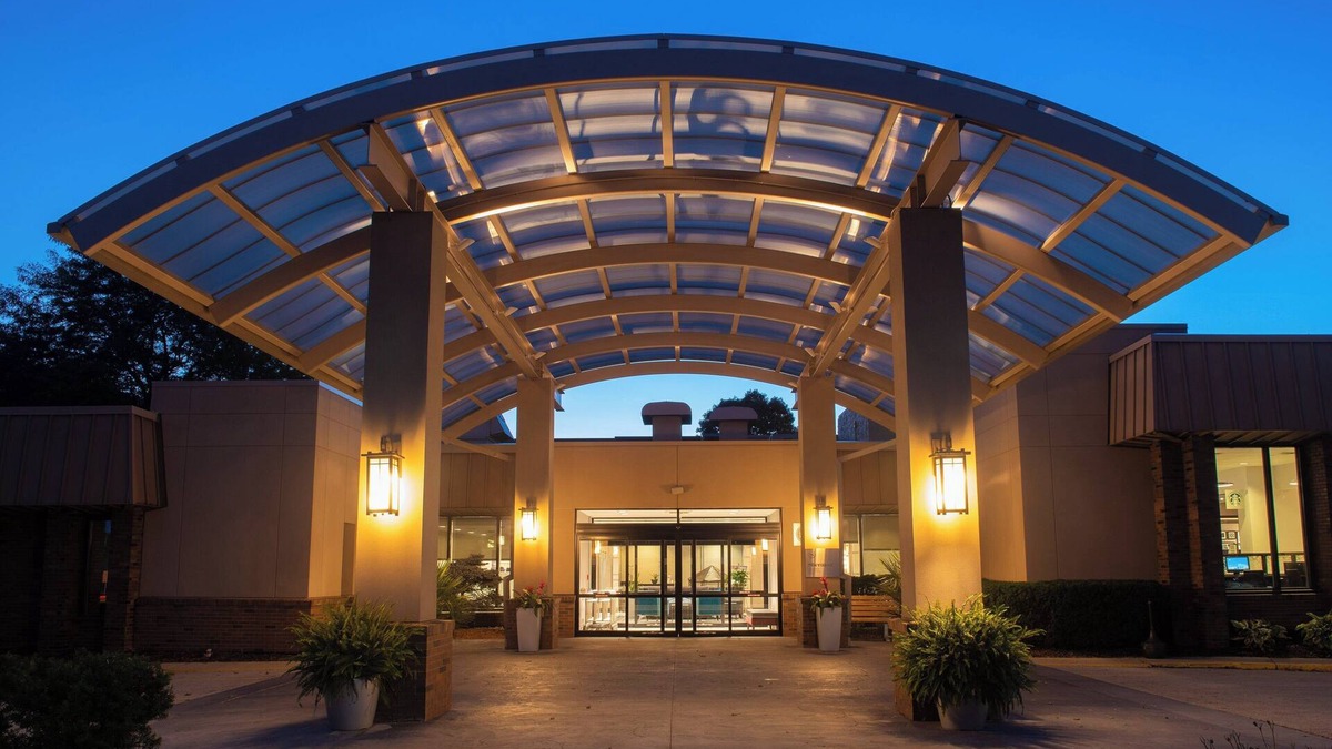Brookfield Hotel | Sheraton Milwaukee Brookfield Hotel