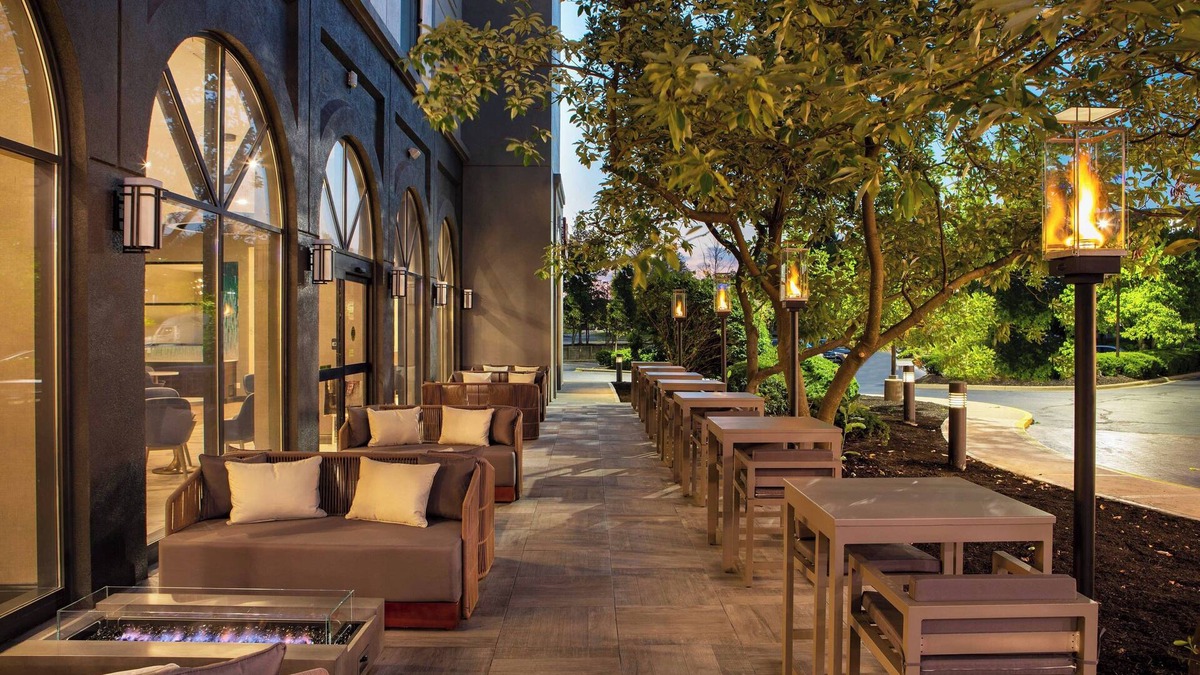 Crosswoods Hotel | Sheraton Suites Columbus Worthington