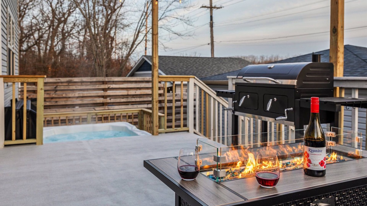 Michigan City House | Sheridan 4-Home Combo | 4 Hot Tubs + 18BR by Beach