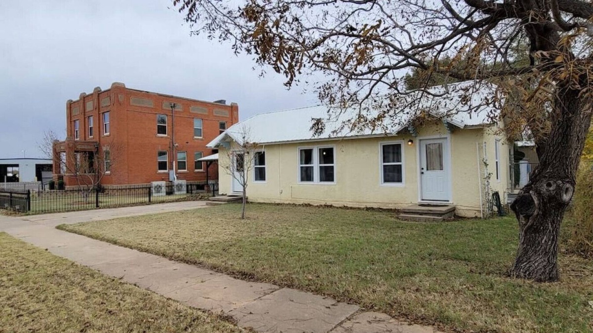 Memphis House | Sheriff`s House next to Jailhouse