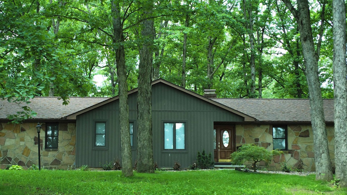 North Lawrence House | Sherwood Forest Park- 6BD/3BA on Private Ohio Land