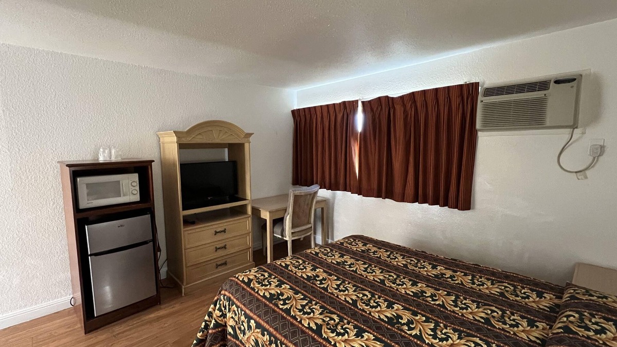 Palmdale Hotel | Sherwood Motel