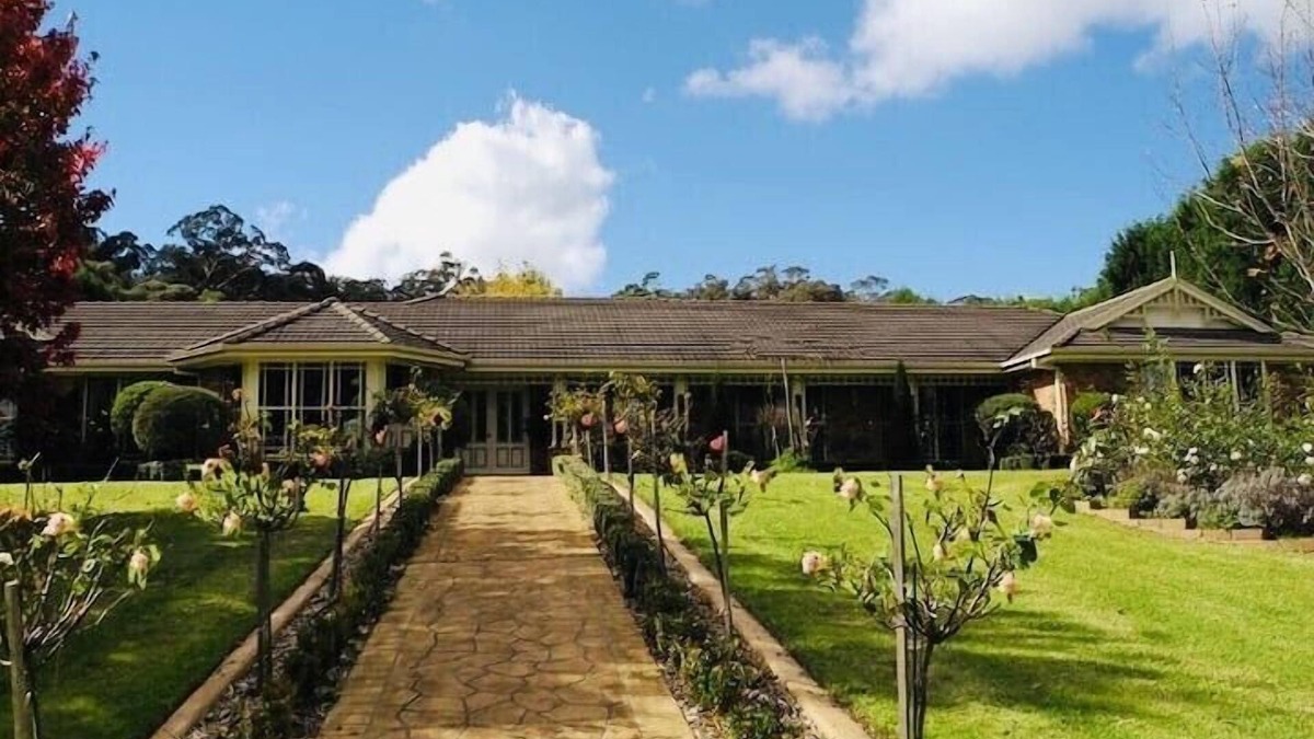 East Bowral House | Sherwood Park - A rural atmosphere in town/set on 2 acres
