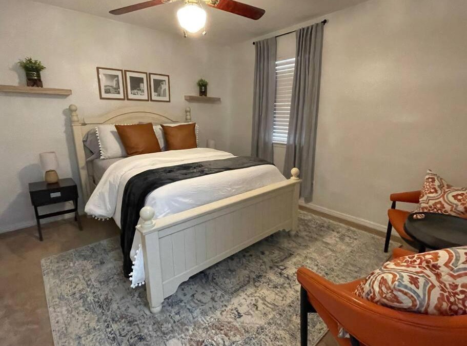 Amarillo House | Shiloh House 3-bed, 2 bath, living room, garage
