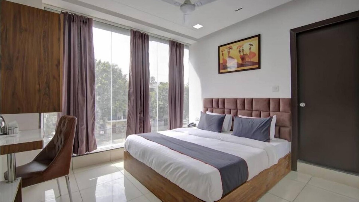 Rohini Hotel | Shine Inn Couple fridenlly Best