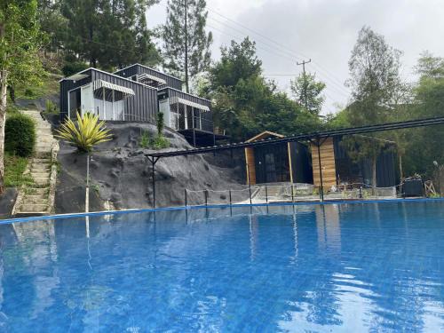 Pasirjambu Hotel | Shine River