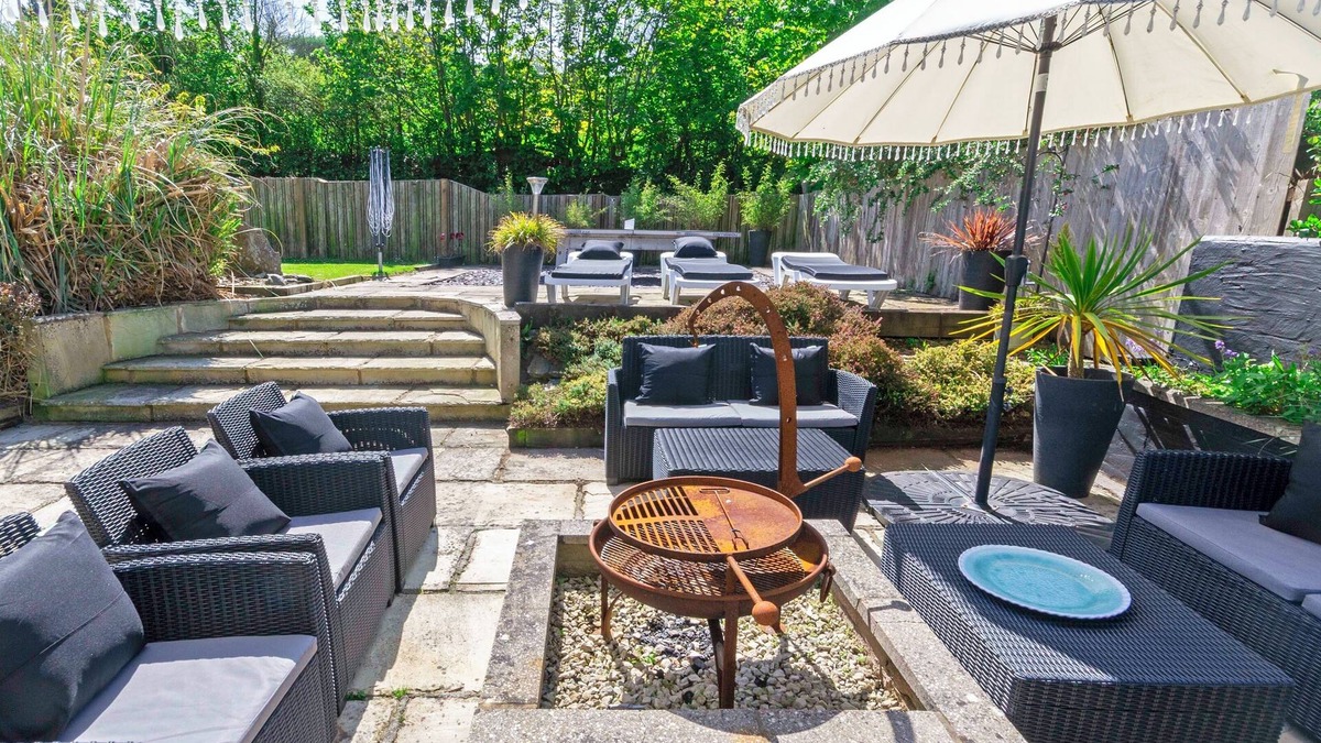 Croyde House | Shippenrill Croyde 6 Bedrooms, Sleeps 14, Hot Tub