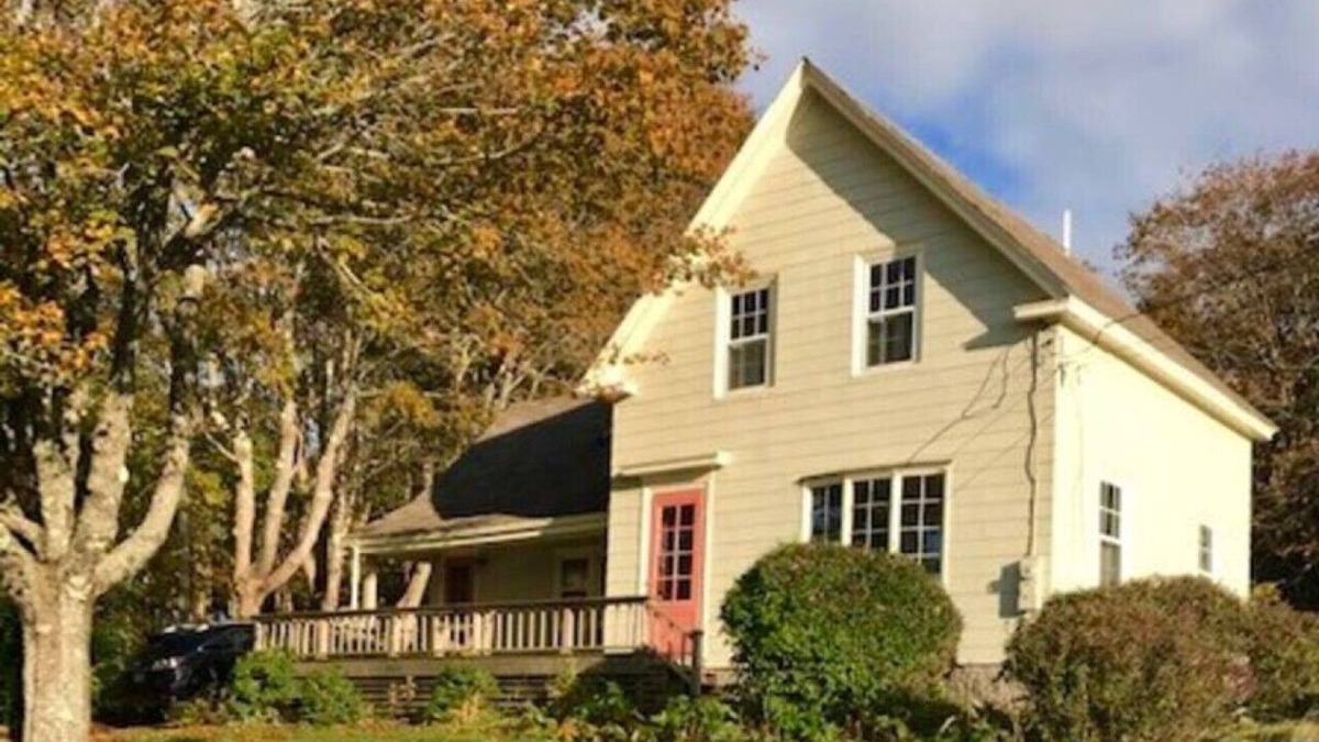 Vinalhaven House | Shirley's House-Beautiful In Town House