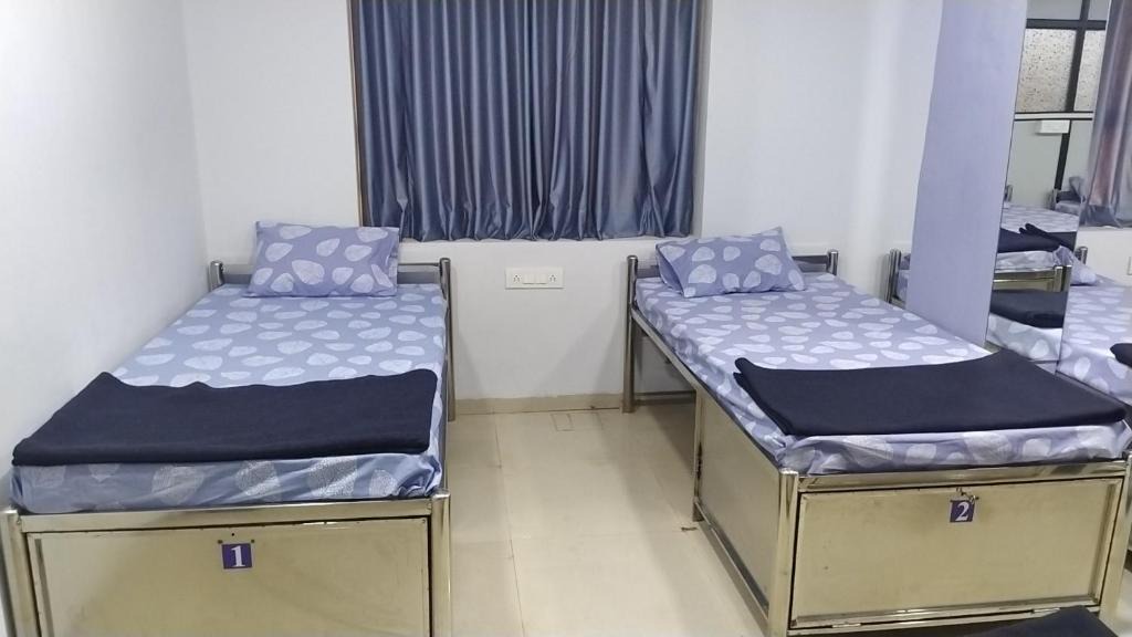 Vadodara Bed & Breakfast | Shiv Sai Dormitory