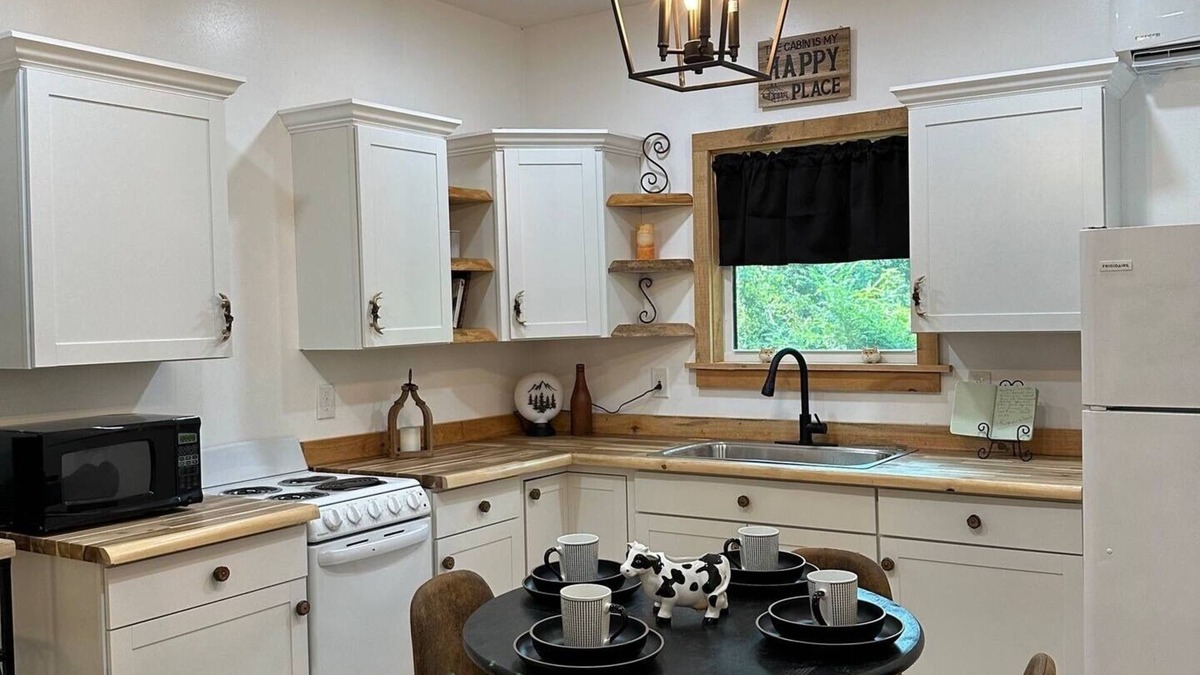 Fluker Cottage | SHL- Cow-tales Cottage