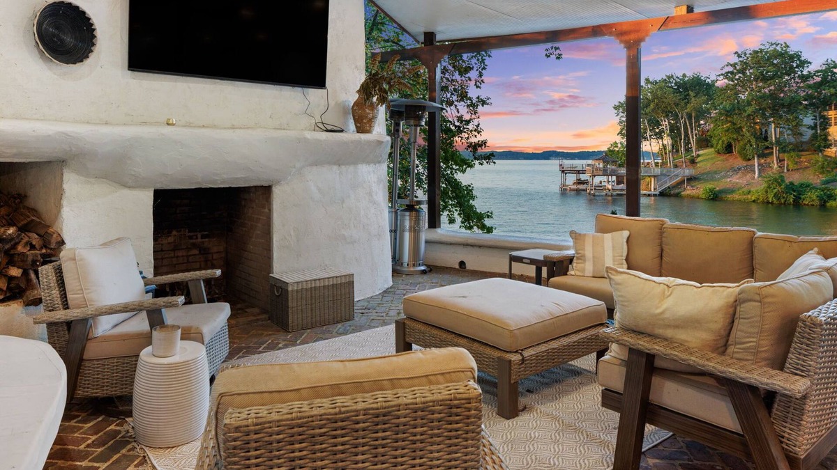 Florence House | Shoals Spanish Villa on Wilson Lake near RTJ golf course
