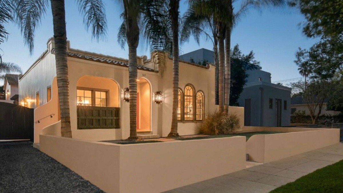 Melrose House | Shop & Dine just steps away from stunning Spanish home and designers Oasis