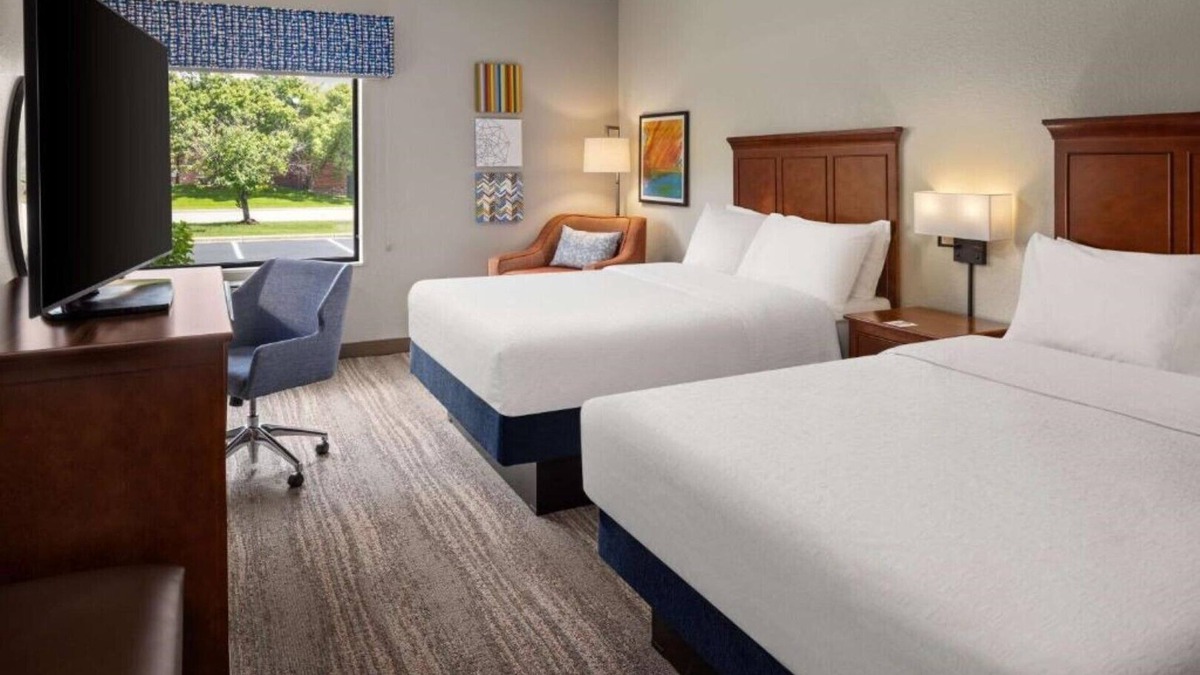 Maple Grove House | Shops, golf, and the outdoors in Maple Grove