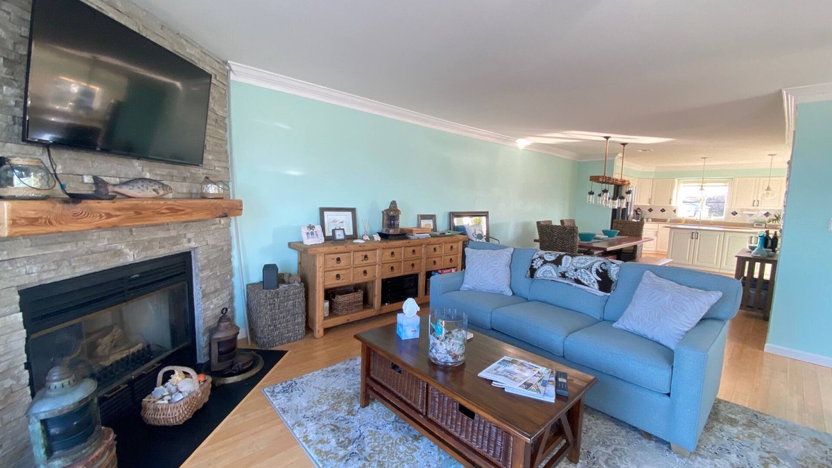 Norfolk Condo | Shore Beats Work . Direct Beachfront!