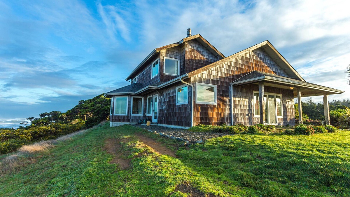 Bandon House | Shore Pines - Oceanfront Next to Sheep Ranch Golf Course