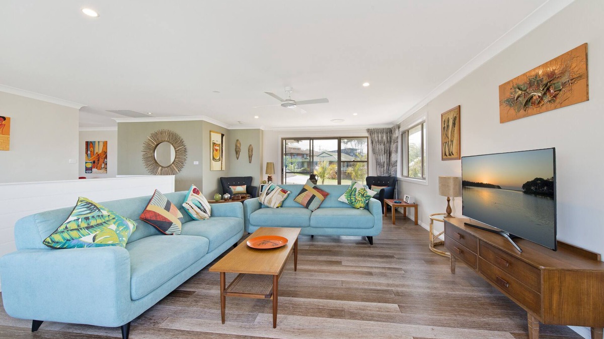 Bonny Hills House | Shorebreak - Stunning Beachfront Location