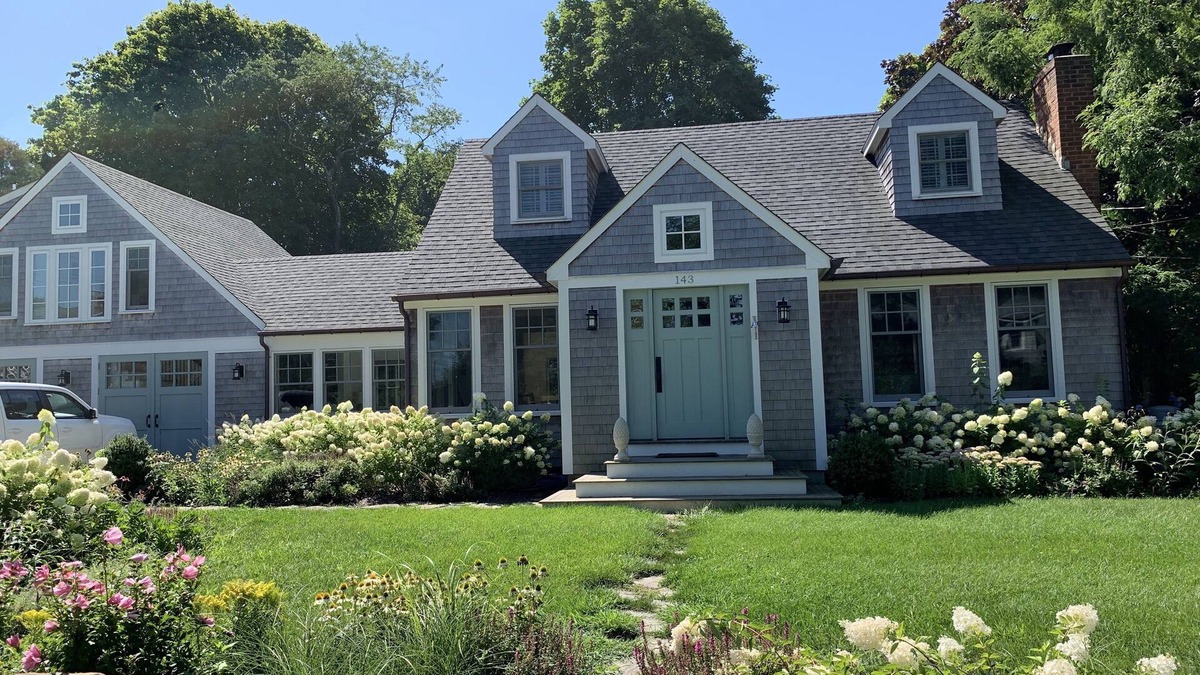 Jamestown House | Shoreby Hill - Recently Renovated Spacious Cape