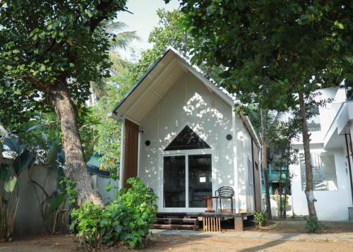 Kodungallur Ski Chalet | Shoreline Secrets