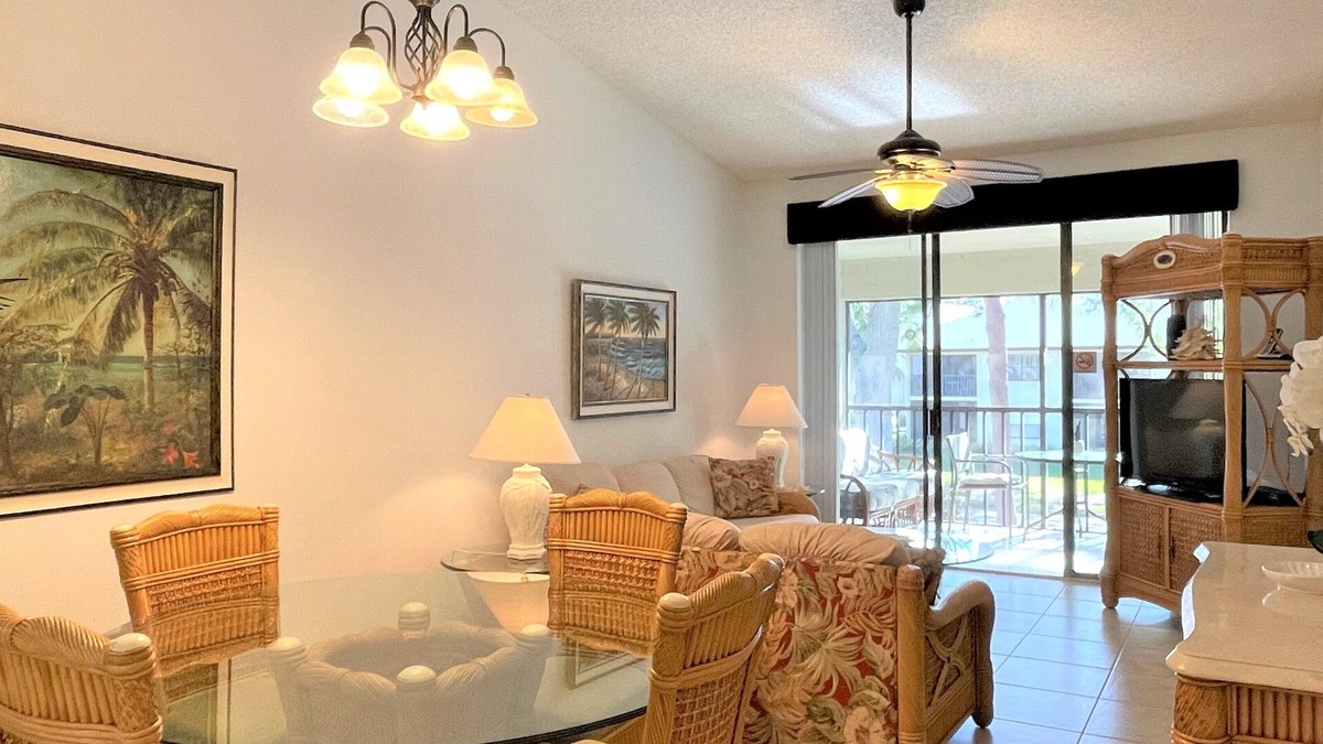 Trailer Estates Condo | Shorewalk Palms Heaven Villa-2 heated hot tubs & pools near IMG/beaches