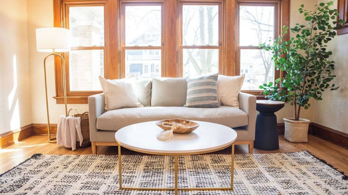 Shorewood House | Shorewood's Sunny Craftsman - 2-Bedroom Gem in Amazing Shorewood!