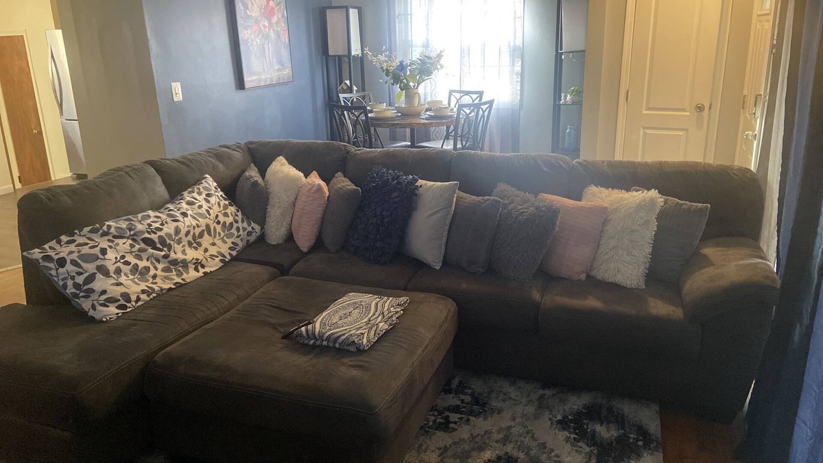 Inkster House | Short distance travel to and from DTW Airport.
