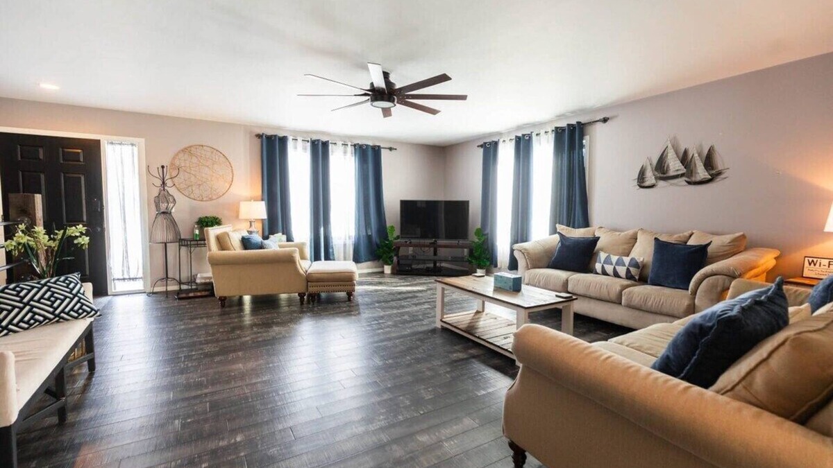 Sioux Falls House | Short Drive Away From Sioux Falls Shopping Hotspots