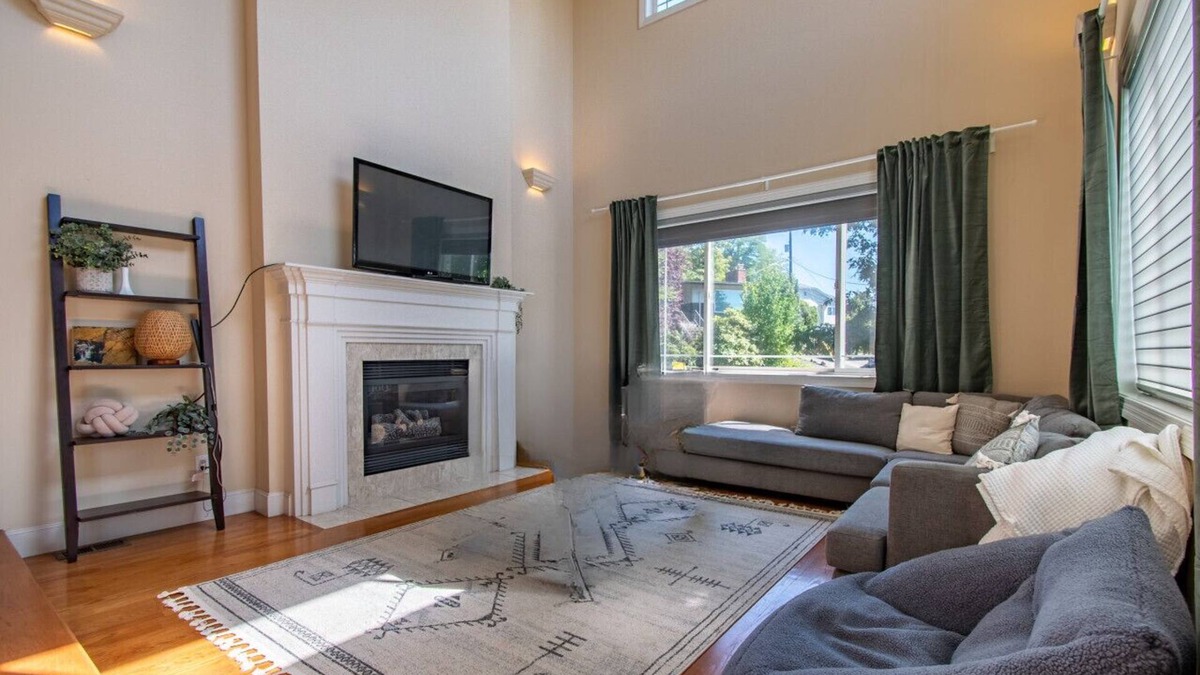 South Seattle House | Short Drive to Stadiums - Large 4 Bedroom House