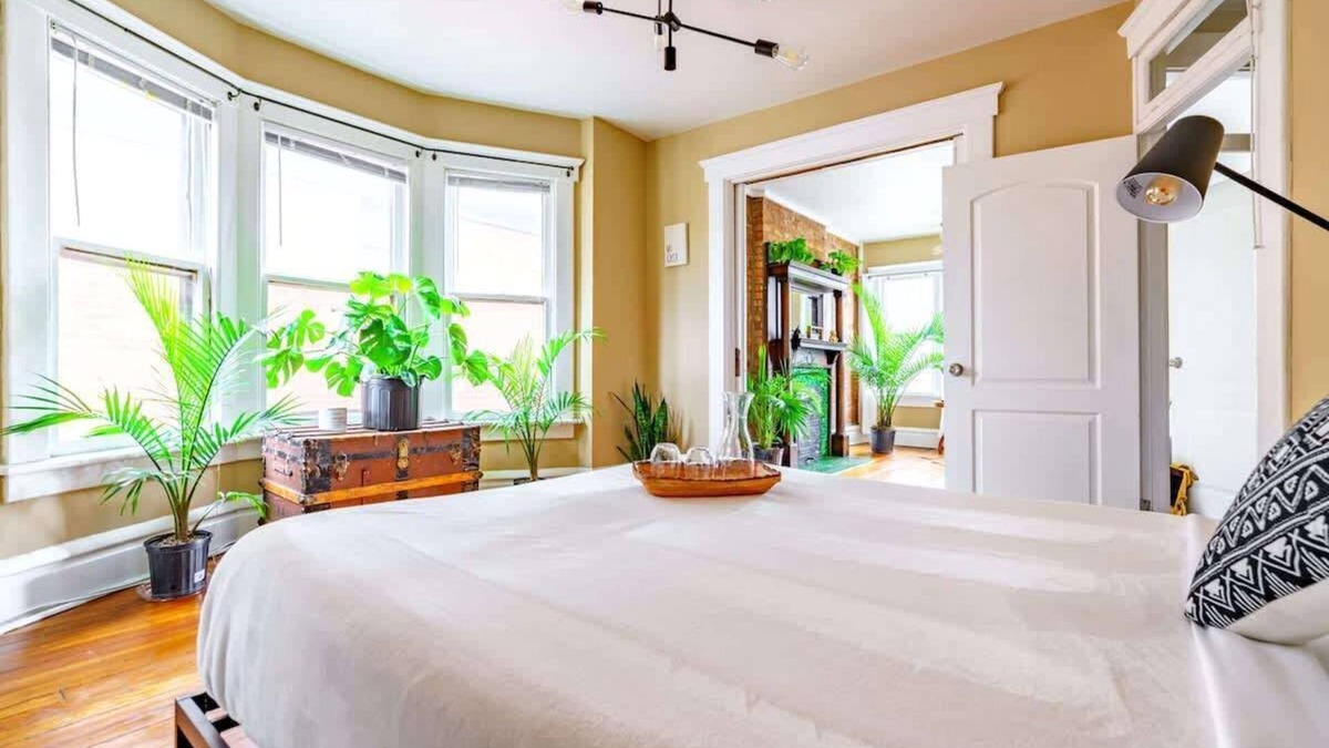 Victorian Village House | Short North/Downtown | Walk to Convention Center | Free Parking | 5,800+ Reviews