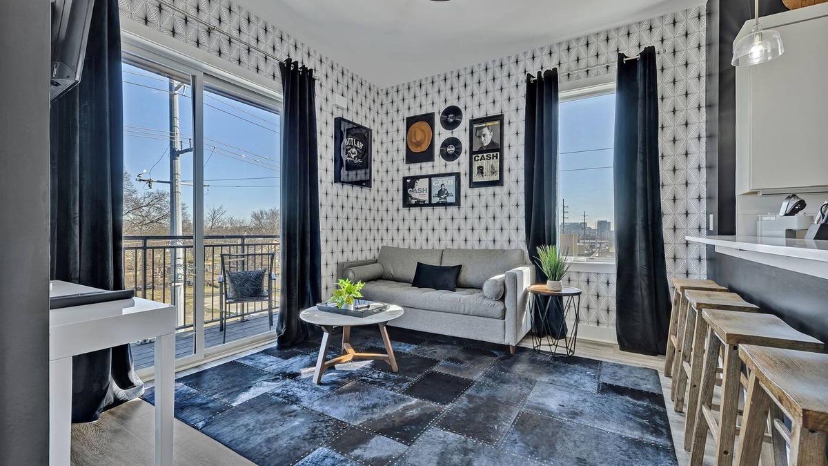 Hadley - Washington Condo | Short uber to Broadway at The Outlaw, Free Parking