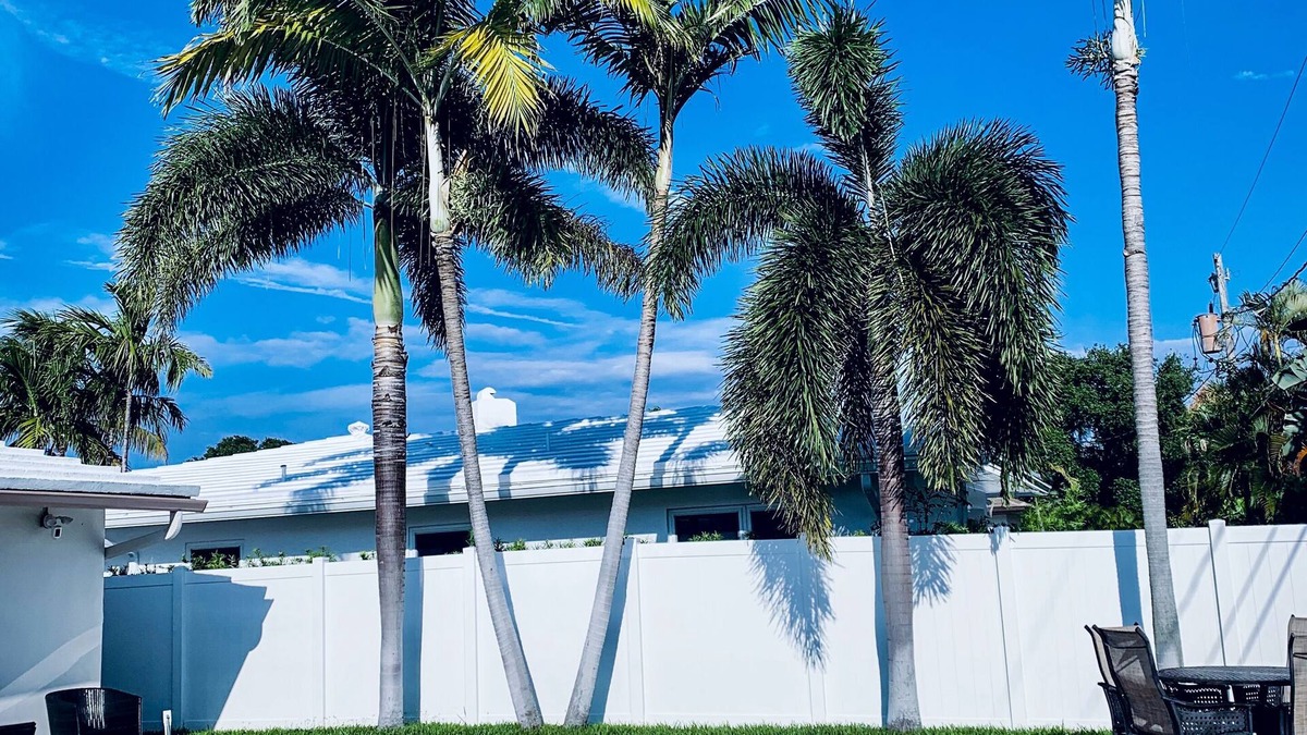 East Fort Lauderdale House | SHORT WALK TO BEACH AND RESTAURANTS HEATED POOL