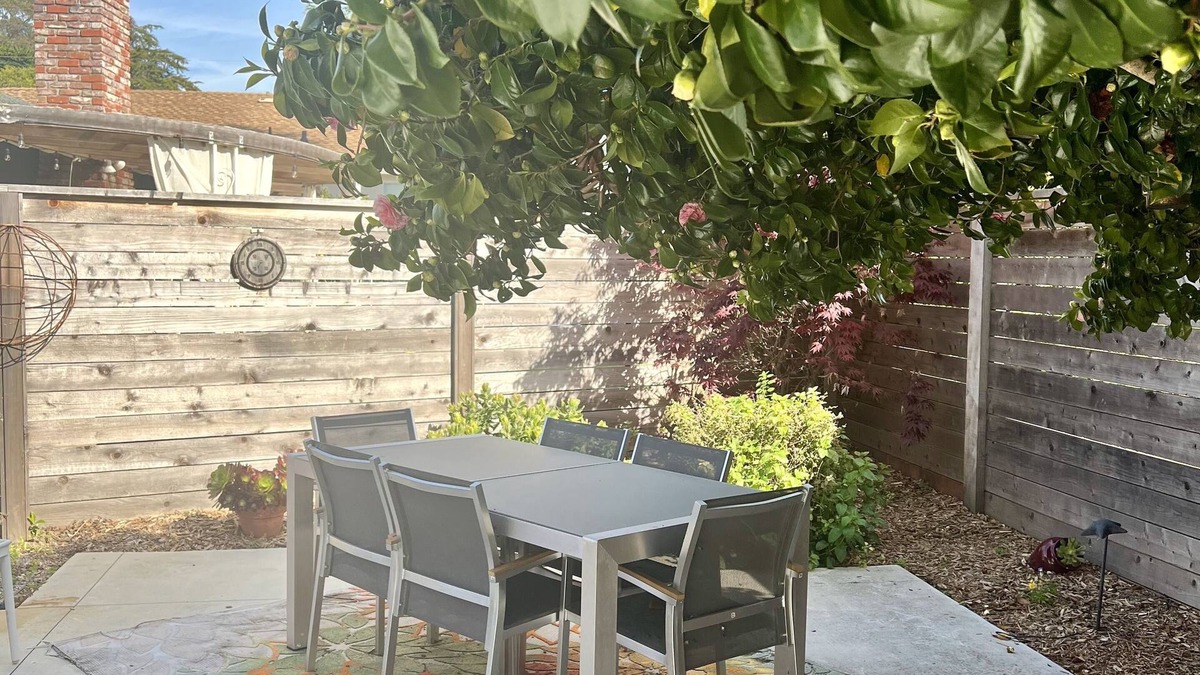 Park Palms House | Short walk to Carmel by the Sea, the beach, mission and Starbucks
