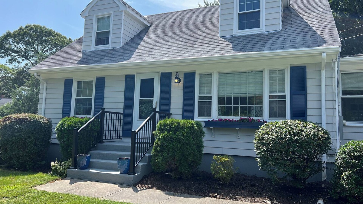 West Falmouth House | Short walk to Old Silver Beach!