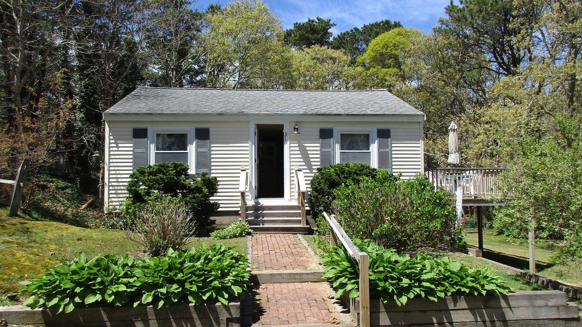 Sea Pines House | Short walk to Private Beach!
