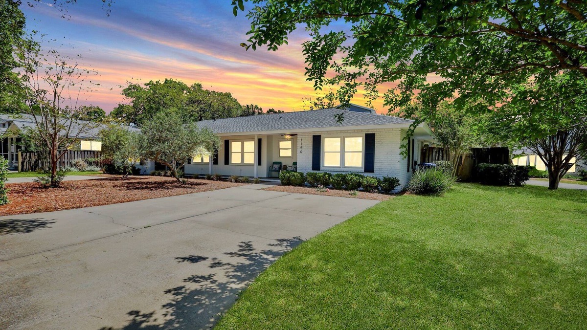 Saint Simons Island House | Short walk to the Beach! Renovated Beach Escape! Private Backyard!
