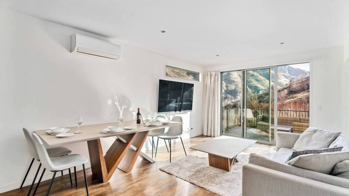 Arthur's Point House | Shotover River 2 Bedrooms Luxury