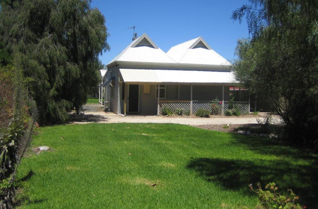 Naracoorte Bed & Breakfast | Showgrounds Cottage Naracoorte