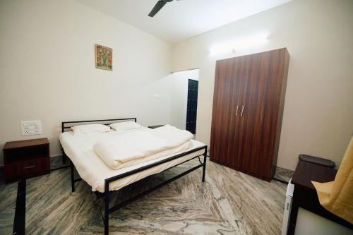 Krishnanagar House | Shri Krishna Sharanam Guest House