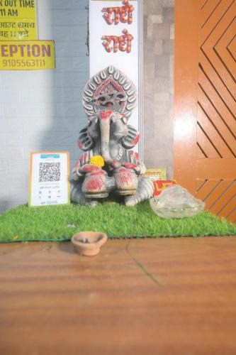 Mathura House | Shri Radha Raman Ji Seva Sadan