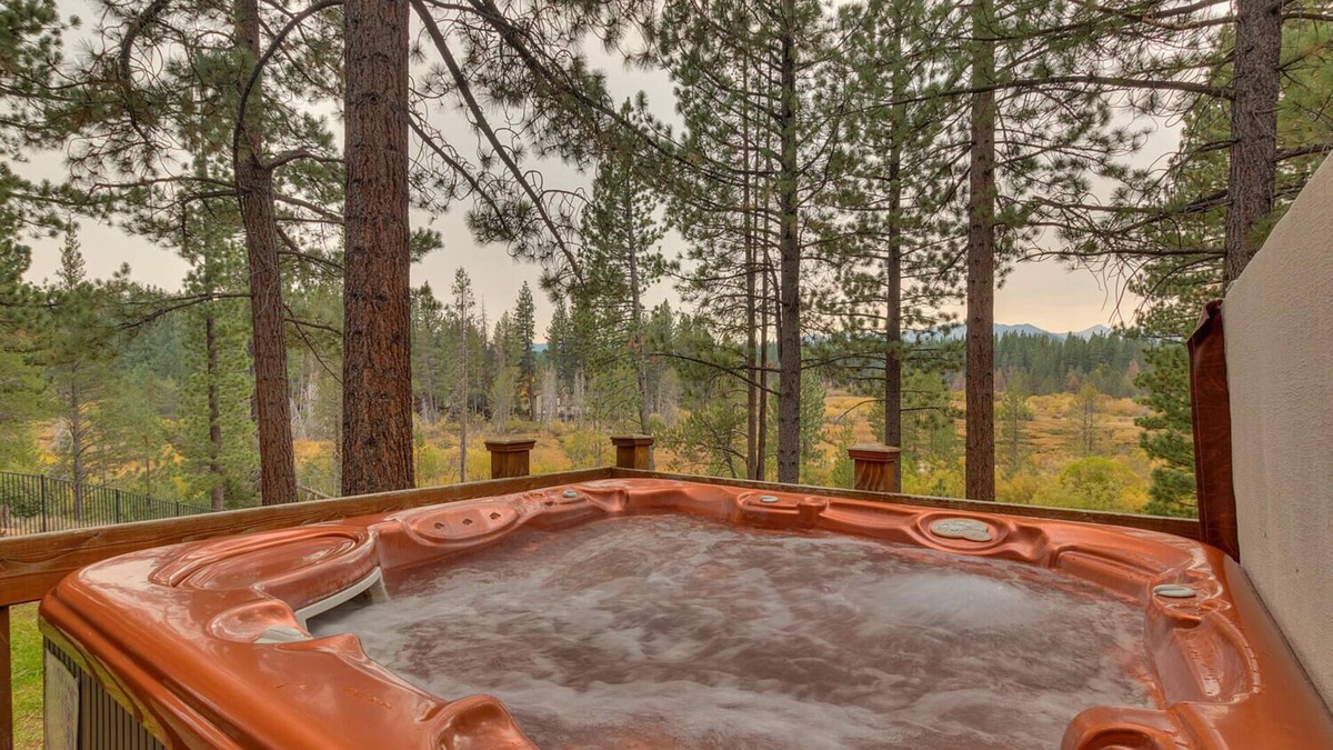 Black Bart House | Shuffleboard Table, Spa, Pool Table, Foosball, 5 mins to Heavenly, Lake, Casinos: Black Bart Estate
