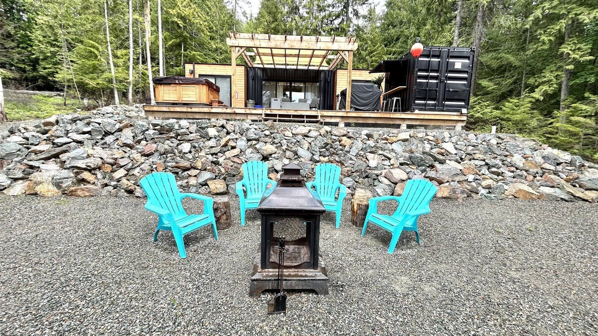 Anglemont Cabin | Shuswap Sea Can & Buoy Bar with HOT TUB & Buoy!