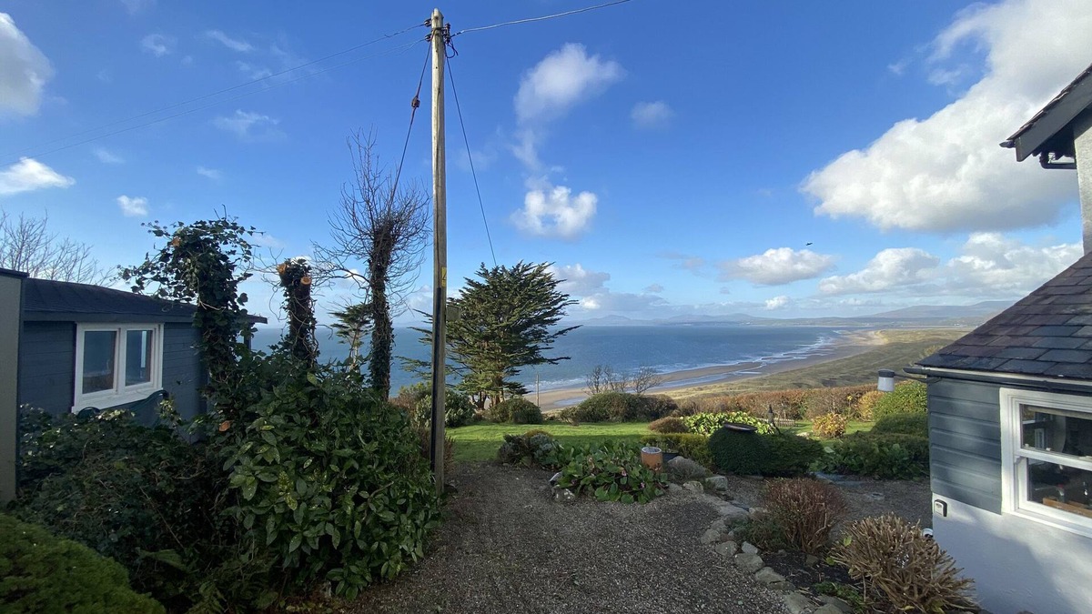 Harlech Cottage | SIBRWD Y MOR, pet friendly, character holiday cottage in Harlech