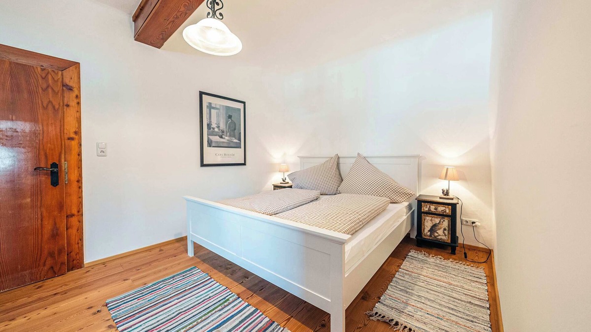 Altaussee Apartment | Sieglgut: Theodor Herzl Suite | Kitchen | Parking