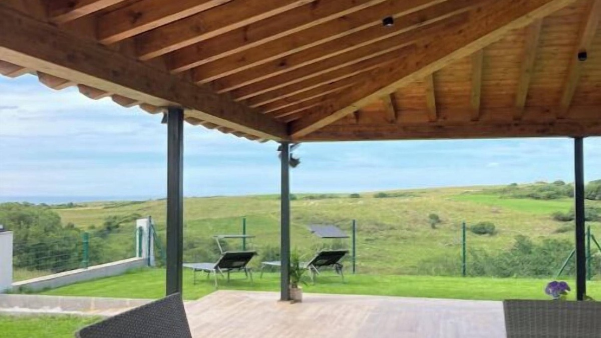La Iglesia Apartment | Sierra apartment with views of the Cantabrian Sea and mountains, Comillas Santillana
