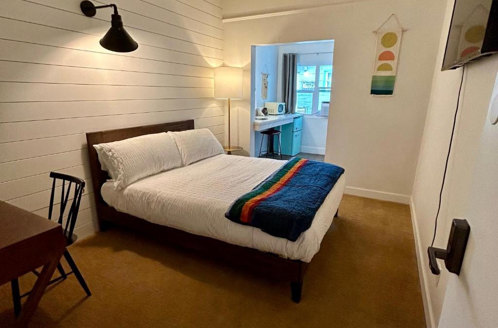 Mojave Hotel | Sierra Motor Lodge - A Sierra Blue Hotel