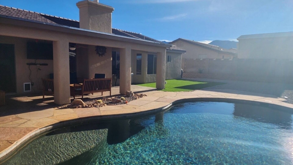 Sierra Vista House | Sierra Vista Getaway Home, Private pool, Great Room
